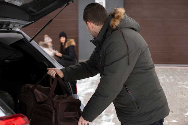 Разбор внутренней панели двери для доступа к замку